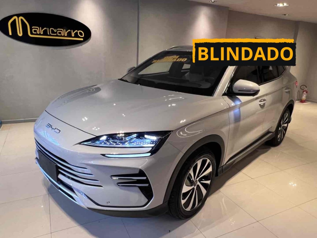 BYD Song Plus blindado prata no showroom da Maricarro