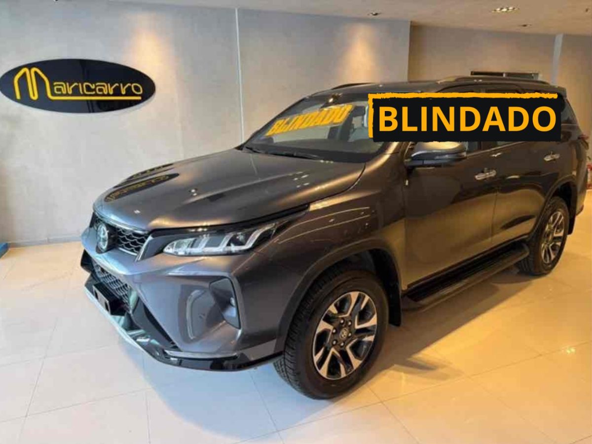 Toyota Hilux SW4 Diamond blindada cinza — estoque Maricarro